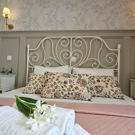 Rose's Vintage Apartman